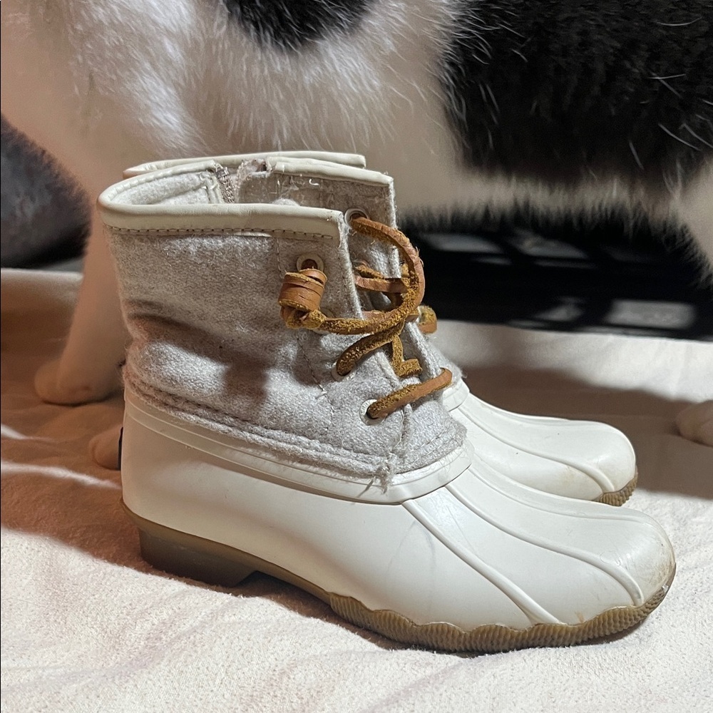 Sperry Kids White and Tan Boots - Picture 3 of 8